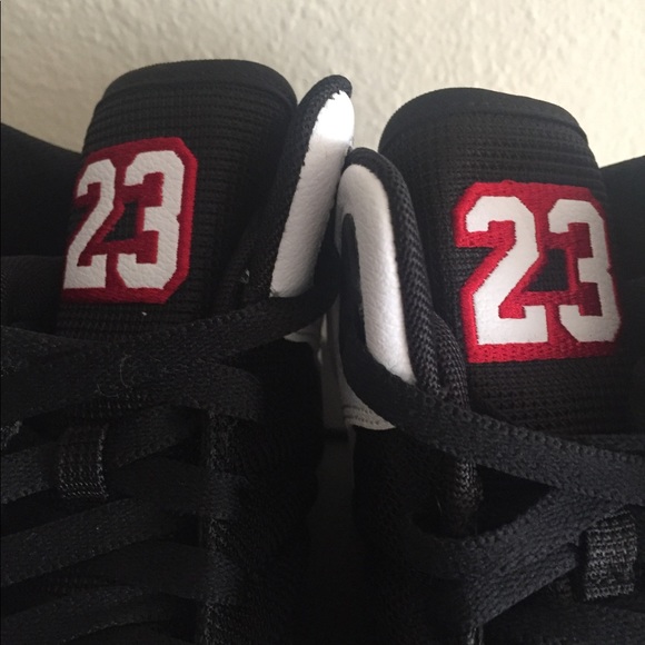 Jordan's basketball shoes size 10.5 - Picture 2 of 4